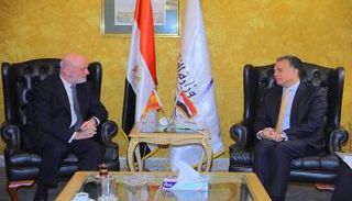 اجتماع هشام عرفات وزير النقل المصري مع السفير الإسباني بالقاهرة