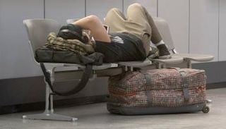 راكب في مطار تيجيل بعد الإضراب 