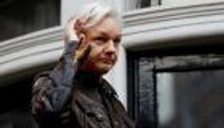 ويكيليكس يطالب الصحافة بعدم استخدام 140 جملة عن مؤسس الموقع