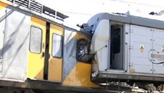 قتيلان وعشرات المصابين في تصادم قطارين بجنوب أفريقيا