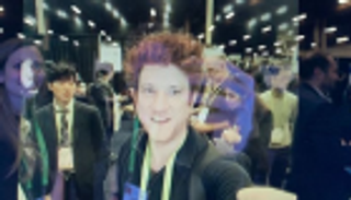 مرآة ذكية تختار اللون المناسب للشعر