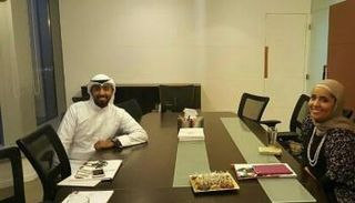 البحرينية لطيفة خالد خلال أحد اجتماعات مشروع