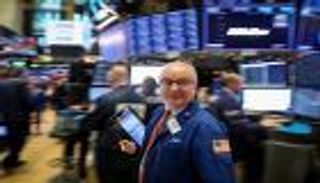 وول ستريت تغلق مرتفعة بدعم من سهمي أمازون ونتفليكس