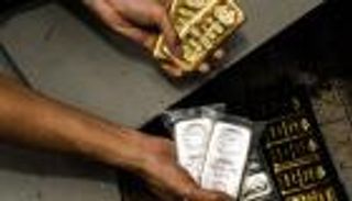 أسعار الذهب تتراجع مع تعافي الدولار