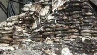 مخازن برنامج الأغذية العالمي بعد القصف الحوثي