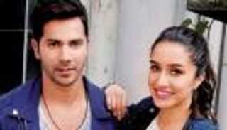 الهندية شرادها كابور تخطف "الرقصة" من كاترينا كييف