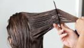 طريقة اختيار الشامبو.. نصائح لأصحاب الشعر العادي والجاف والدهني