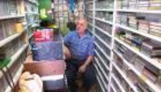 النوستالجيا تعود بالكاسيت.. شركات تعيد إصداره وبائعون أوفياء له