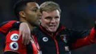 مدرب بورنموث يعلق على اهتمام تشيلسي بضم لاعبه