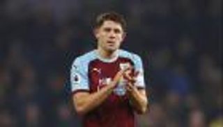 ليفربول يلجأ إلى مدافع بيرنلي لتعويض النقص الدفاعي