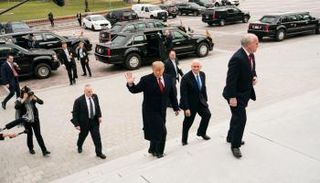 ترامب انسحب من محادثات مع قادة الكونجرس الديمقراطيين