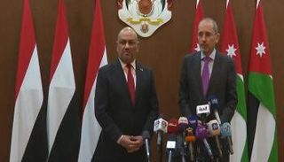 وزيرا خارجية اليمن والأردن خلال مؤتمر صحفي