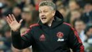 معسكر دبي يحسم المهاجم الأول لمانشستر يونايتد