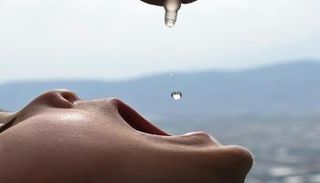 145 طفلا صينيا يتلقون لقاحات منتهية الصلاحية ضد الشلل