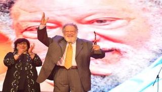 الفنان يحيى الفخراني خلال تكريمه