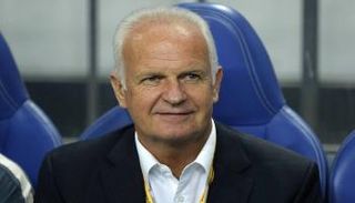 المدرب الألماني بيرند شاتنج