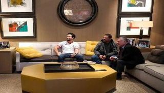 عامل النظافة مع ملك الأردن