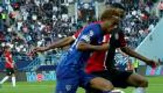 الهلال يواصل التعثر ويتعادل مع الرائد بالدوري السعودي