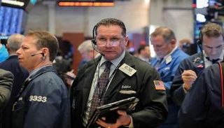 وول ستريت تفتح منخفضة