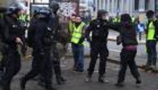 فرنسا:  84 ألفا من "السترات الصفراء" تظاهروا في أنحاء البلاد