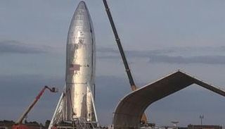 إيلون ماسك يكشف عن صاروخ 