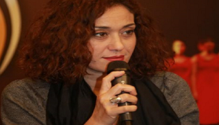 لبنى نعمان بطلة العرض المسرحي التونسي