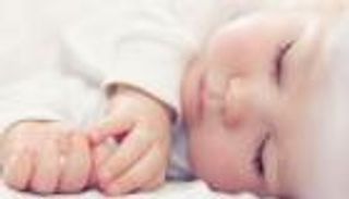 الملابس الثقيلة في الشتاء تهدد صحة طفلك