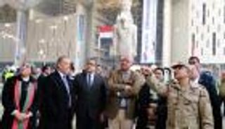 بالصور.. وفد برلماني مصري في حضرة رمسيس الثاني بالمتحف المصري الكبير