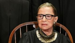 القاضية روث بايدر جينسبورج عميدة المحكمة العليا الأمريكية