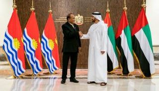 الشيخ عبدالله بن زايد آل نهيان ورئيس جمهورية كيريباتي