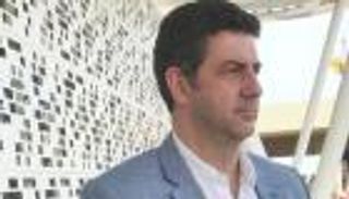 فيتوريا يصل إلى الرياض لبدء مهمته مع النصر السعودي