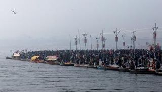 الآلاف يتدفقون على الهند في أكبر مهرجان ديني بالعالم