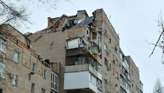 المبنى السكني المتضرر جراء انفجار غاز في مدينة شاختي