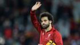 بالصور.. محمد صلاح يتقمص دور "أندرتيكر" لركوب سيارته الجديدة