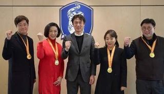 أبناء جيل 60 يحملون الميداليات الذهبية الحقيقية