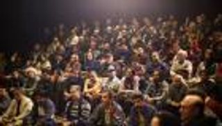 ممارسات القمع الإيرانية تمتد إلى فناني المسرح: اعتقالات بالجملة