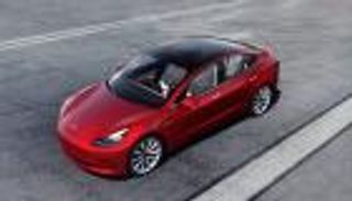 سيارة "تسلا 3" تتحدى القراصنة في معرض أمني