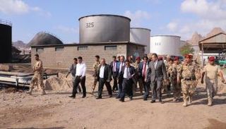 رئيس الوزراء اليمني يتفقد مصافي عدن - أرشيفية