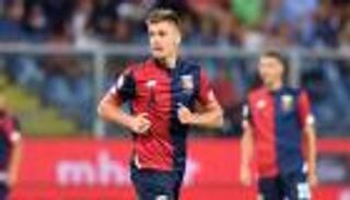 نجم جنوى يفضل الانضمام لميلان