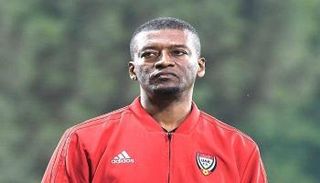 حسن سهيل مشرف منتخب الإمارات