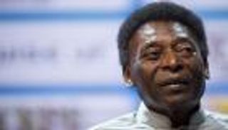 بيليه يحدد خليفته في الملاعب