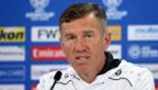 مدرب العراق يتمنى حرمان لاعبيه من مواقع التواصل الاجتماعي