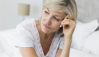 10 علامات تنذر ببلوغ سن اليأس.. أبرزها اضطرابات النوم والمزاج