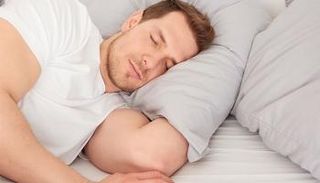 النوم الجيد ليلا يقلل خطر الإصابة بأمراض القلب - صورة أرشيفية