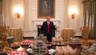 بالصور.. ألف شطيرة برجر من ترامب لضيوفه.. البيت الأبيض بلا طهاة