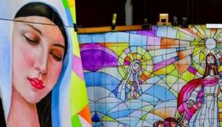 جدارية ضخمة لرسامين مبتدئين تعرض خلال زيارة البابا فرنسيس لبنما 