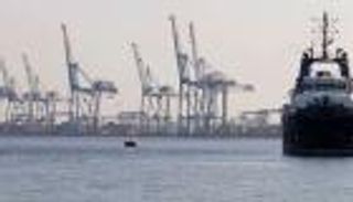 إغلاق ميناءي السويس والزيتيات بمصر.. ارتفاع الأمواج ما بين 3 و4 أمتار