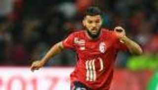 ليل يطالب نجمه الجزائري بالبحث عن ناد جديد