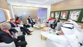 سعيد الطاير خلال لقائه الوفد السويسري