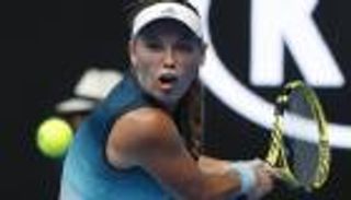 فوزنياكي تهزم لارسون في بطولة أستراليا للتنس